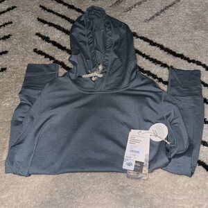 *VUORI HALO ESSENTIAL HOODIE NWT*
